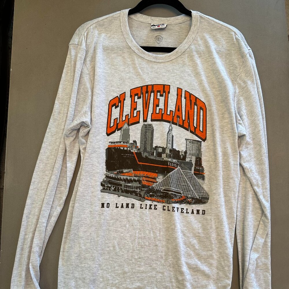 NWOT Cleveland Browns No Land Like Cleveland Large Long Sleeve